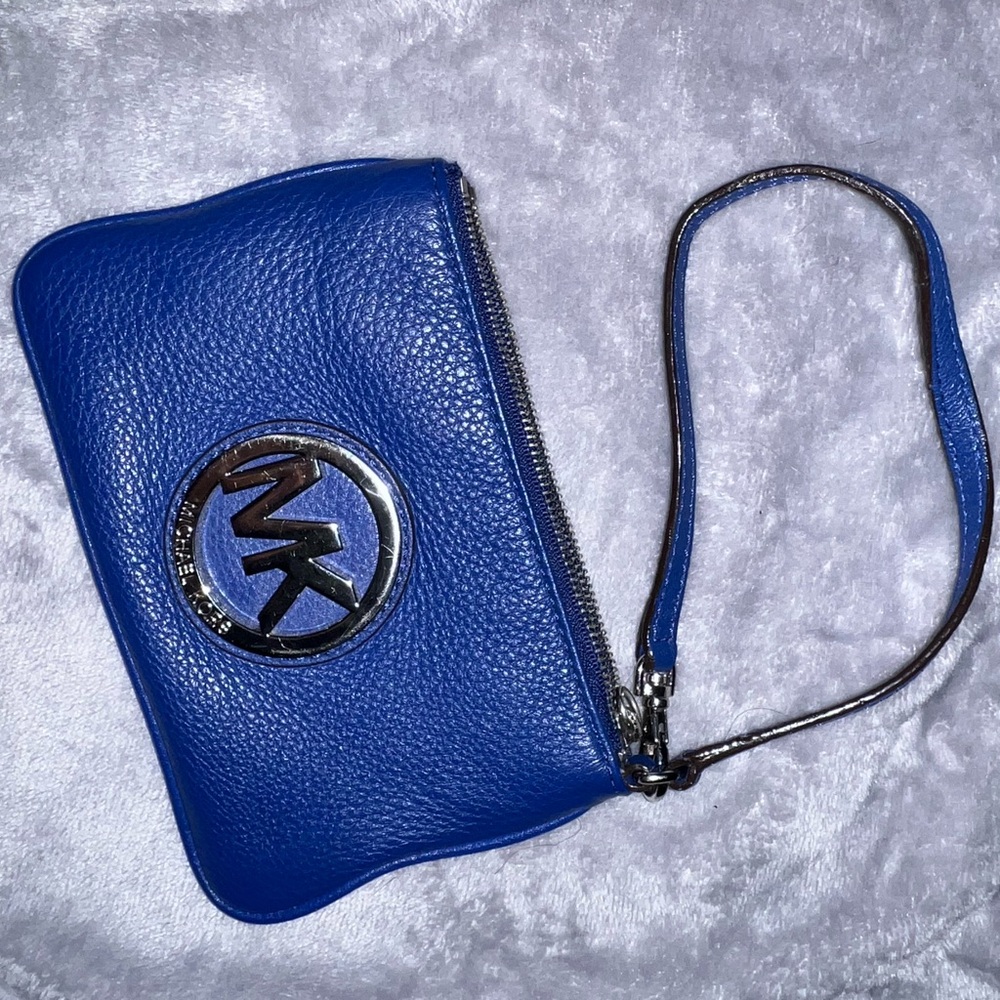Michael kors wristlet